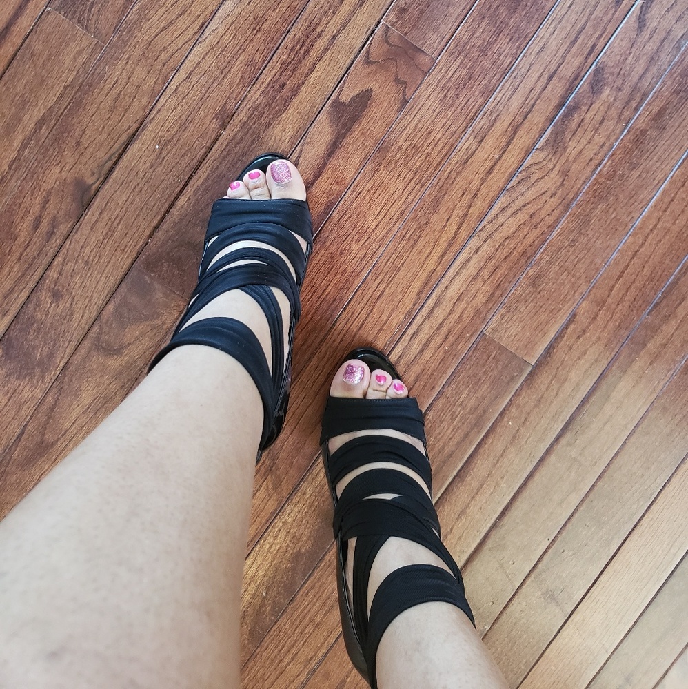 Cool stretch strapped heels